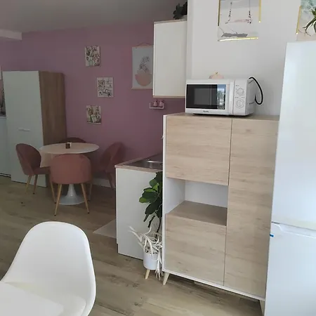 Bright With Sea View 50 M² Pool דירה פואנגירולה