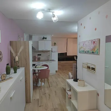 Bright With Sea View 50 M² Pool * פואנגירולה